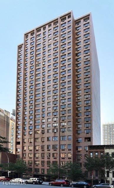 Primary Photo - 220 E 72nd St