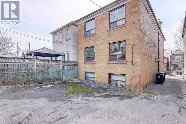 Building Photo - 8-2UPPE8 Hanson Rd