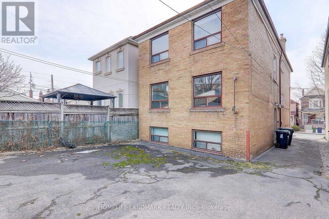 Building Photo - 8-2UPPE8 Hanson Rd
