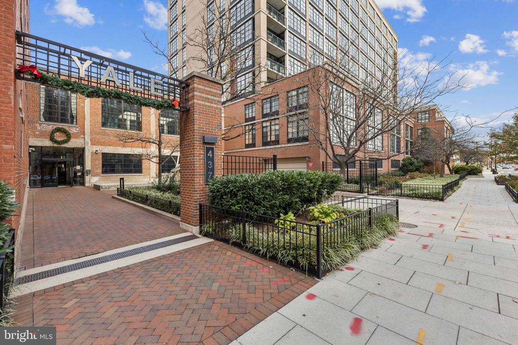 Primary Photo - 437 New York Ave NW