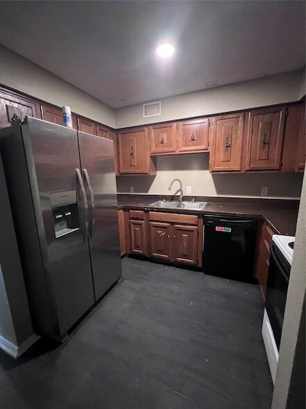 Foto del edificio - 734 Lariat Ln