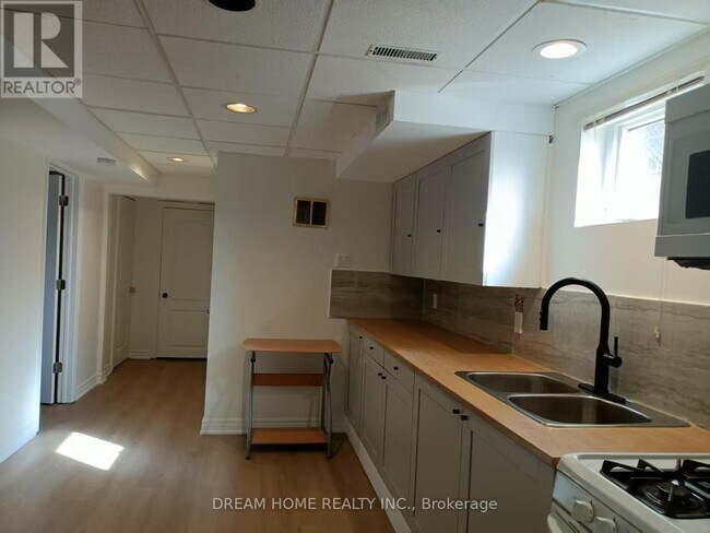 Building Photo - 3 Salt Creek Ave