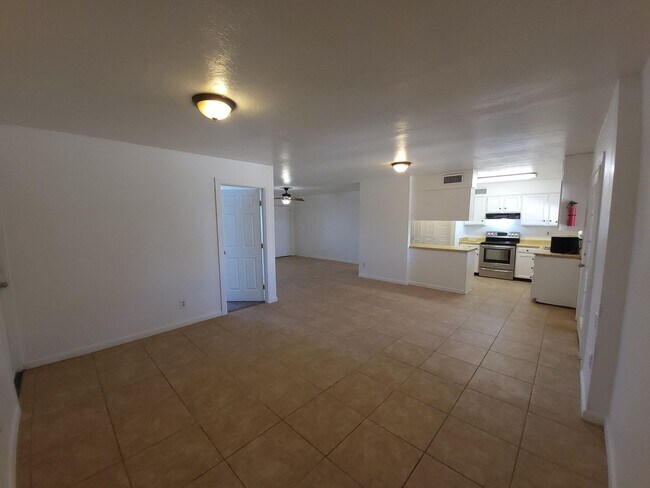 Foto del edificio - EXCELLENT VALUE ON THE PHOENIX/TEMPE BORDER!