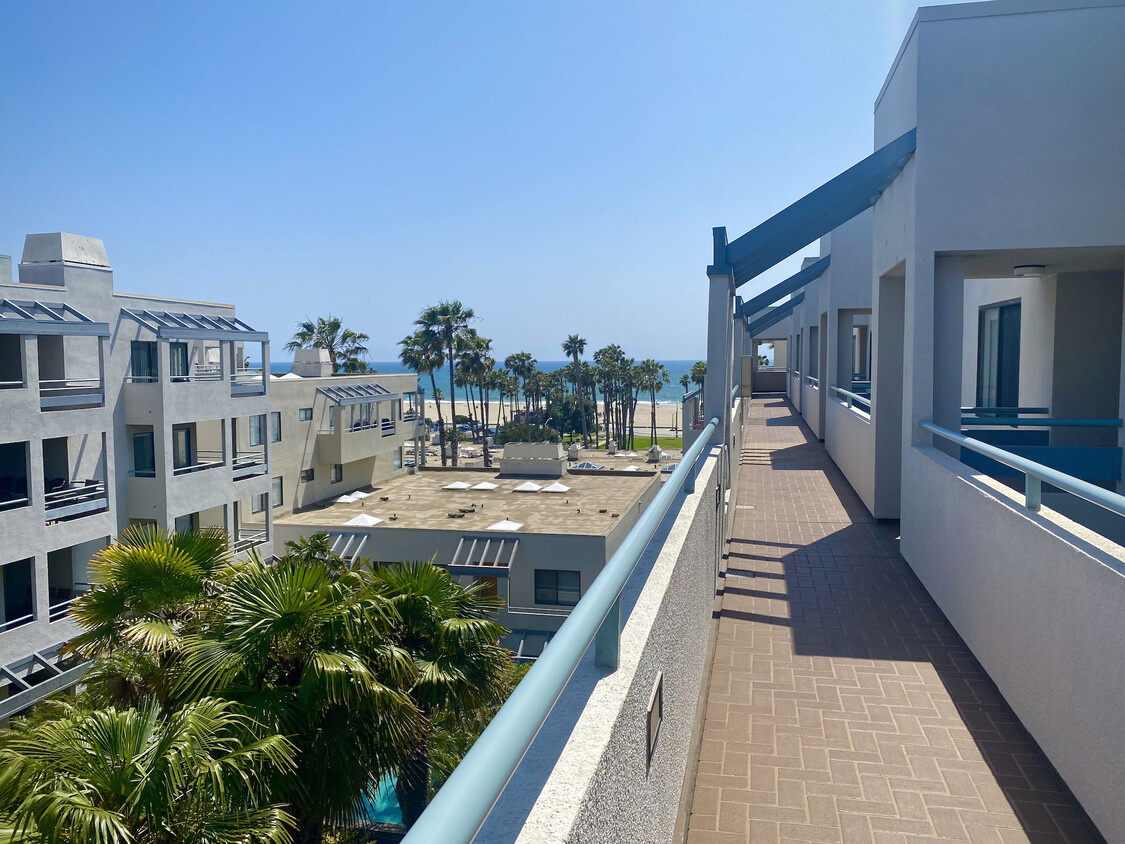 Condo Access Breezway - 120 Ocean Park Blvd