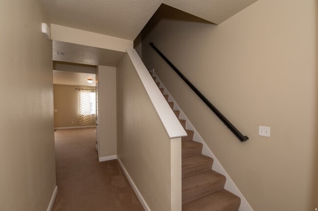 Building Photo - 3201 W Desert Lily Dr