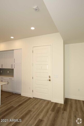 Building Photo - 7300 E Earll Dr