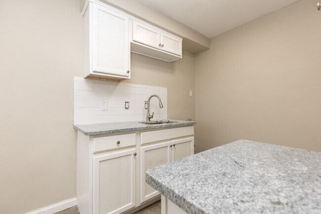 Foto del edificio - 1 Bedroom One Bath Unit For Lease