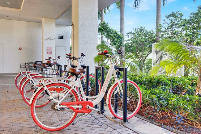 Foto del edificio - 2602 E Hallandale Beach Blvd