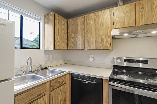 Building Photo - 503 Houser Way S