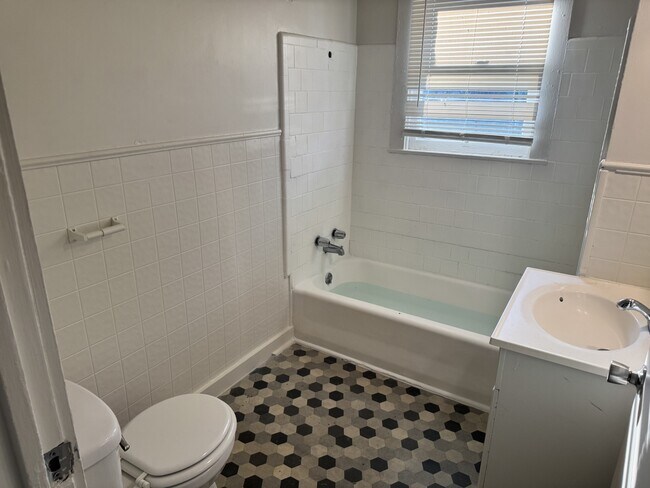 Foto del edificio - 110 N Pine St