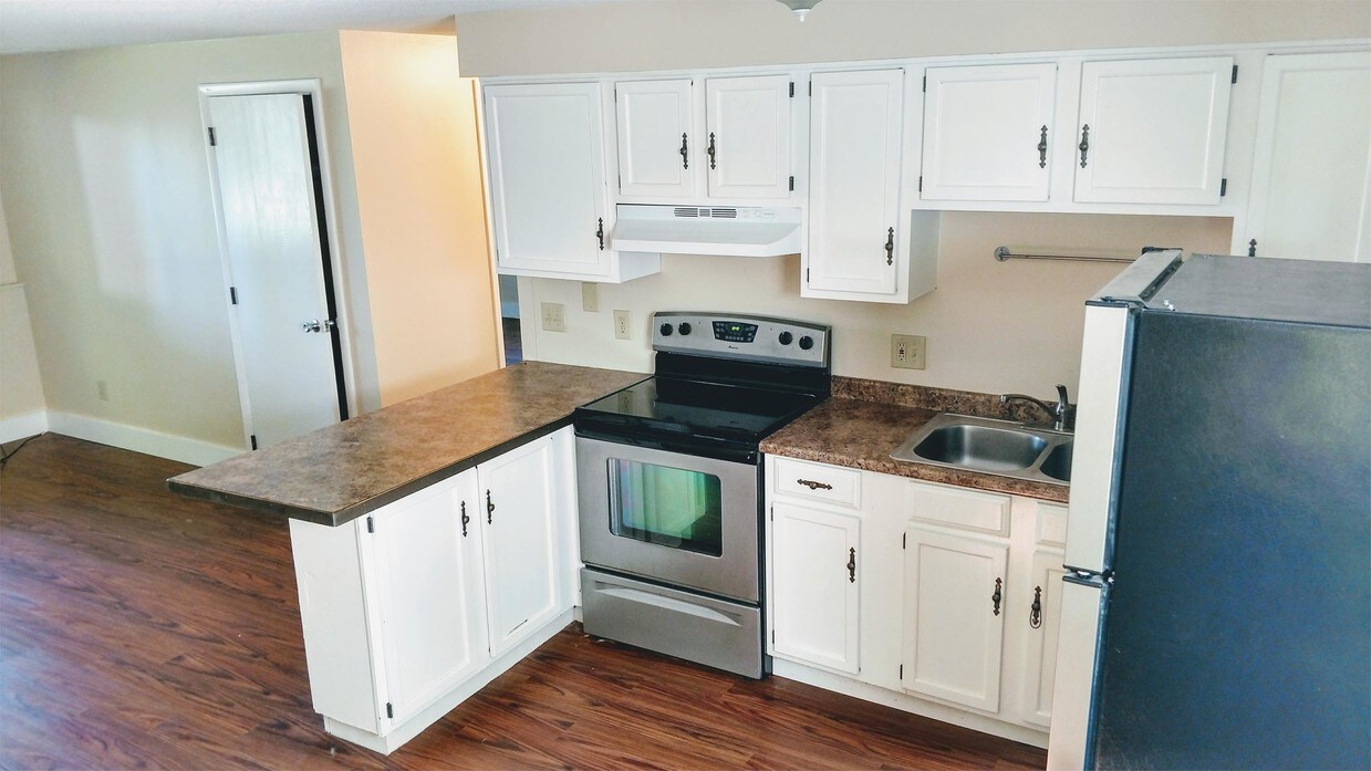 Primary Photo - 303 S Oak St