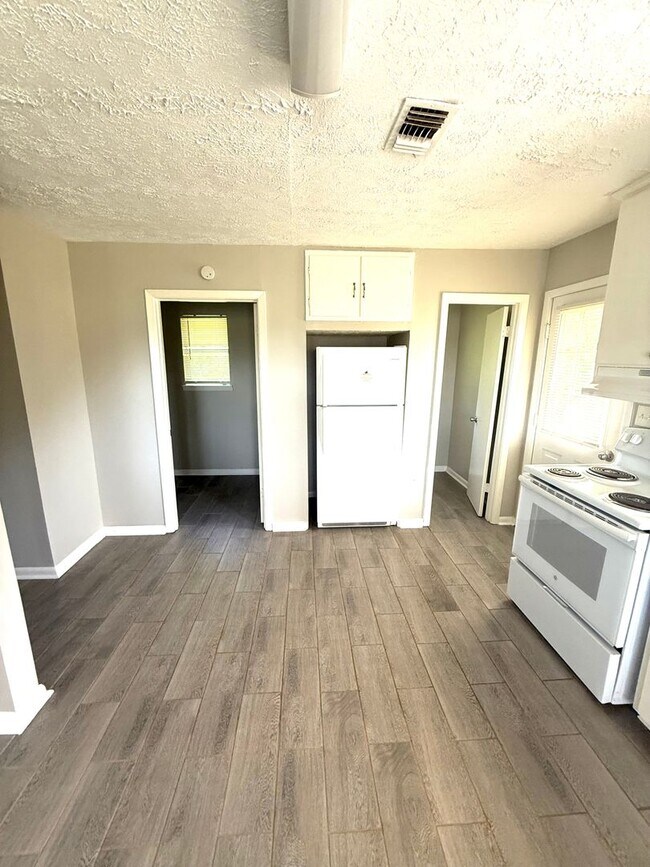 Foto del edificio - ** 2 Bed 1 Bath located in Ramer** Call 33...