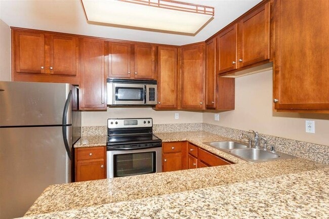 Kitchen - 201 Westlake Dr