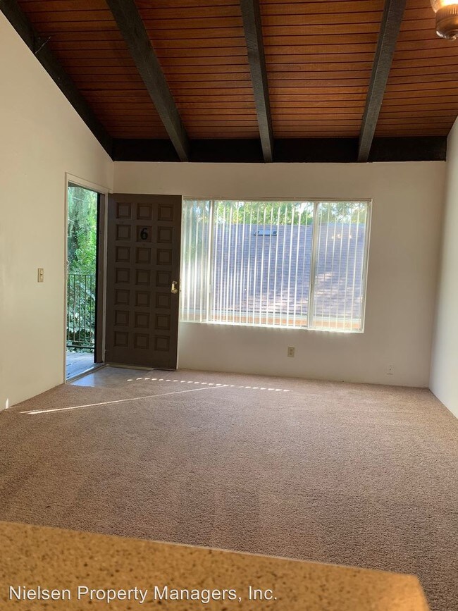 Foto del edificio - 2421 E St