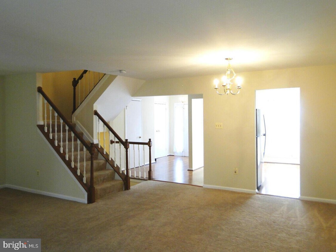 15 Battersea Bridge Ct, LuthervilleTimonium, MD 21093 Townhome