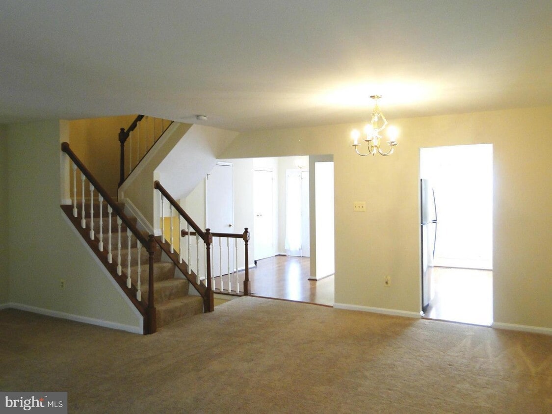 15 Battersea Bridge Ct, LuthervilleTimonium, MD 21093 Townhome