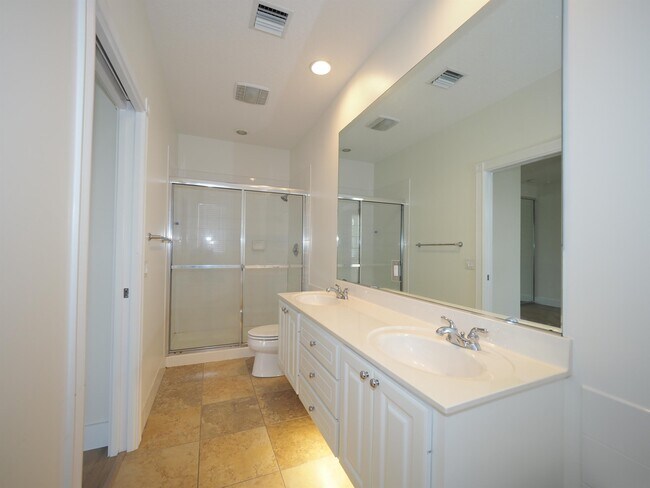 Building Photo - 5975 Giardino Ln