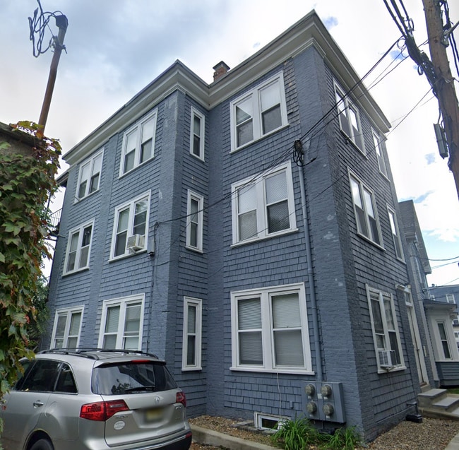 Building Photo - 5 Elmer St