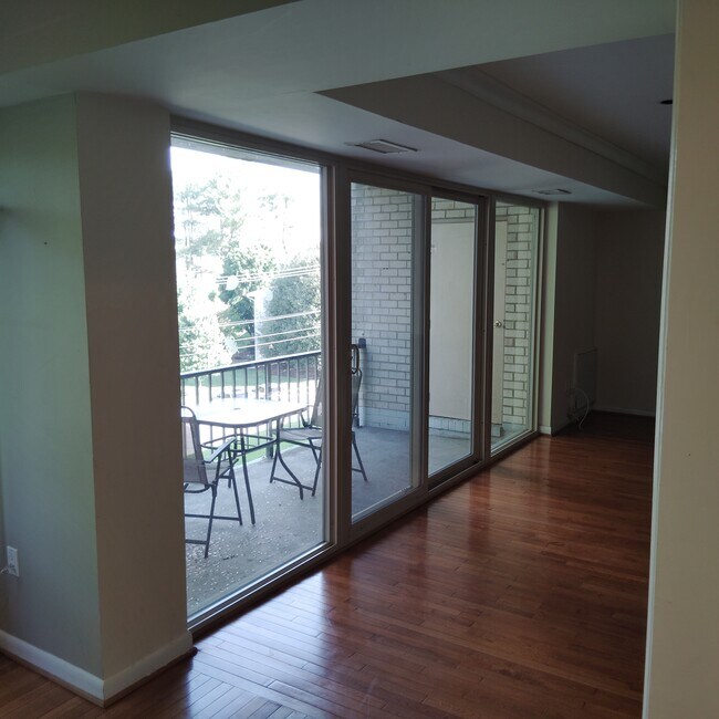 Building Photo - 14622 Bauer Dr