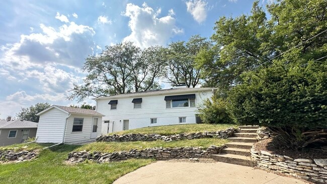 Photo - 1605 S 95th St House