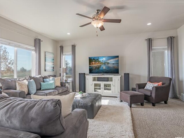 Building Photo - 454 E Rue Hugo