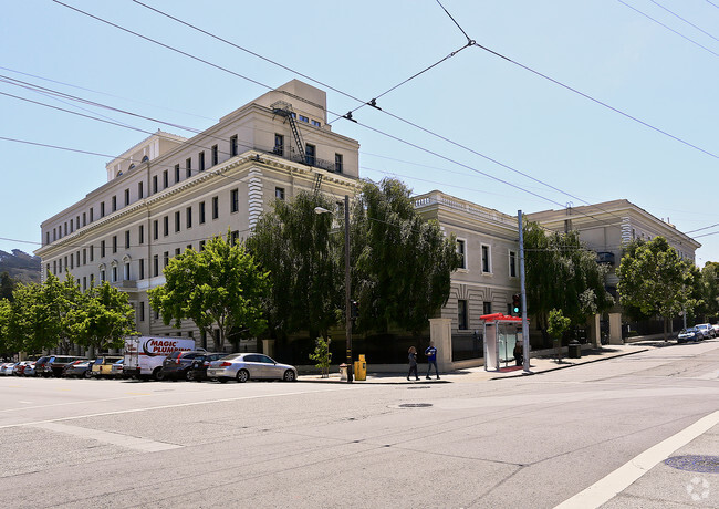 Foto del edificio - Mercy Family Plaza