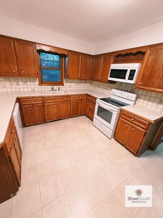 Foto del edificio - Byron Center updated 4 bed 3 bed house wit...