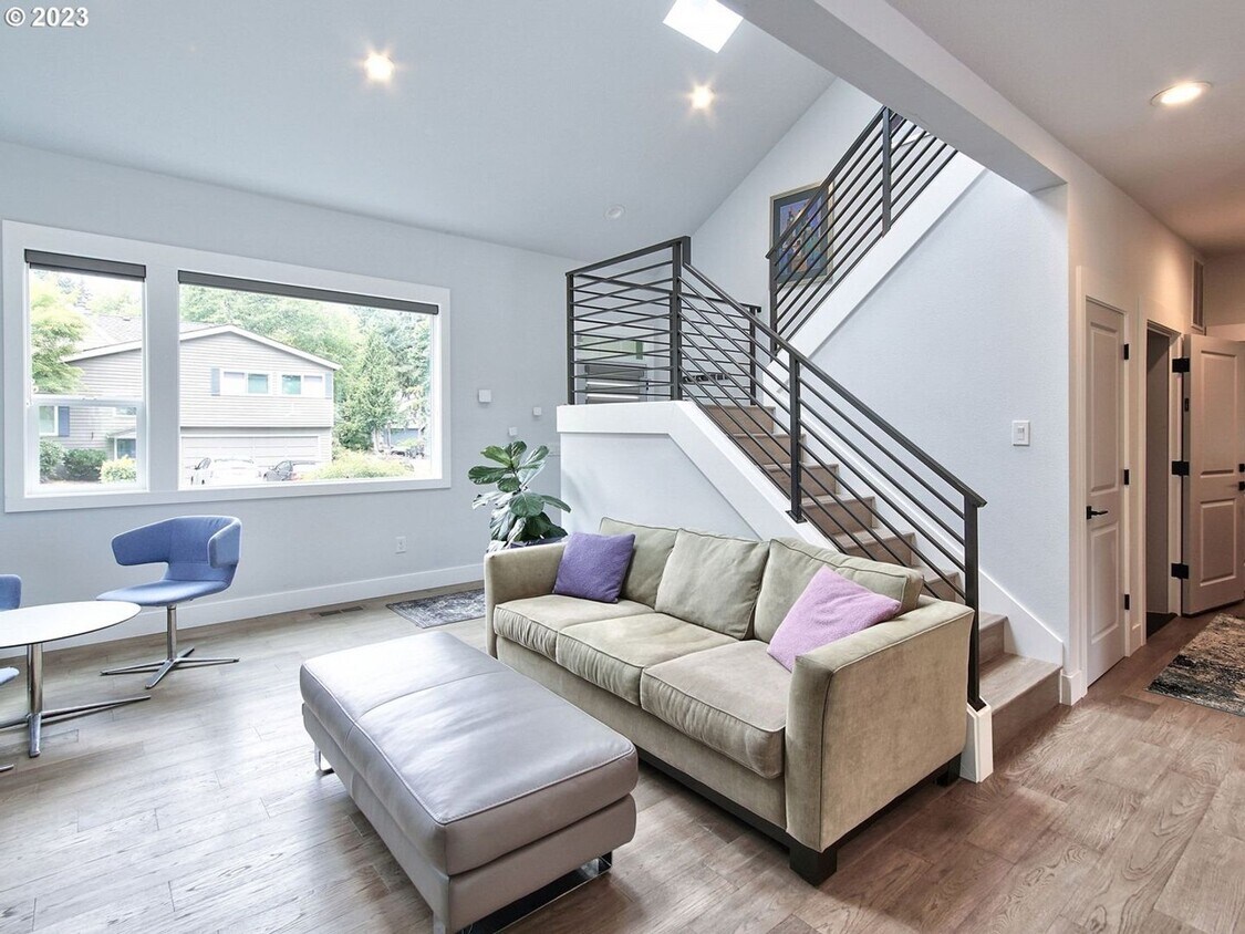 Primary Photo - Fully Furnished Lake Oswego Gem!!!!