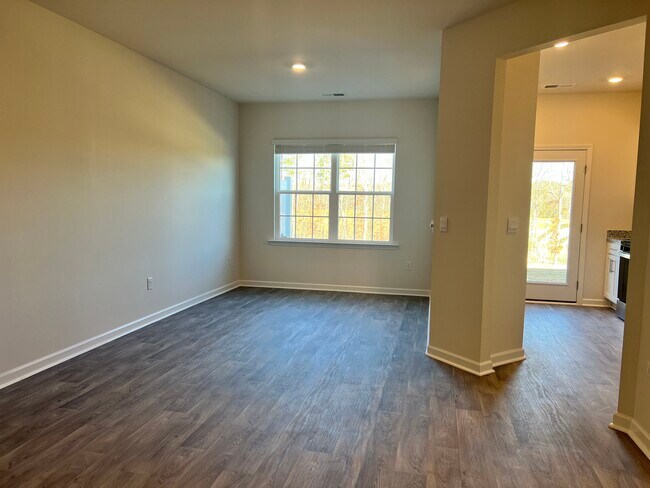 Building Photo - 331 David Hl Dr