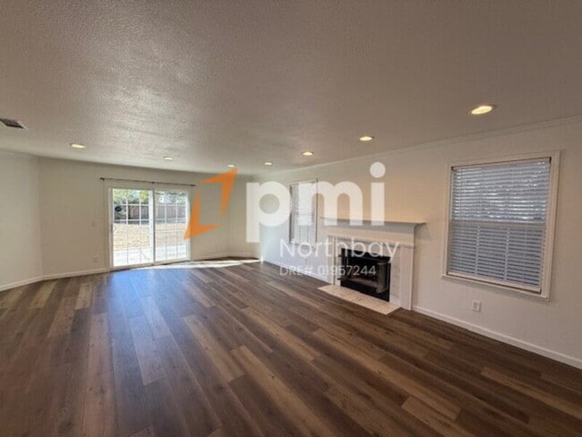 Building Photo - 893 Deerfield Pl