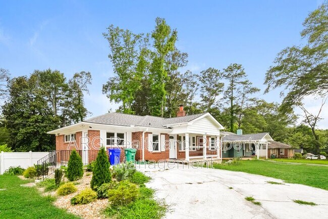 Building Photo - 1883 Camellia Dr