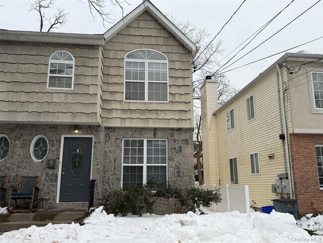 Foto del edificio - 62 A Linwood Rd N