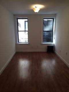 Building Photo - 63 Perry St