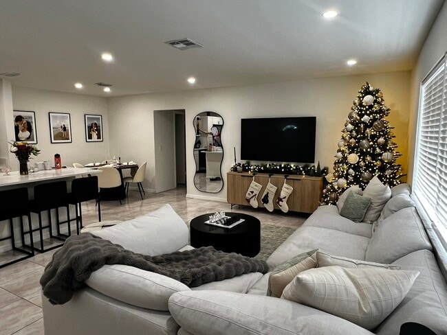 Building Photo - 3021 Albatross Rd