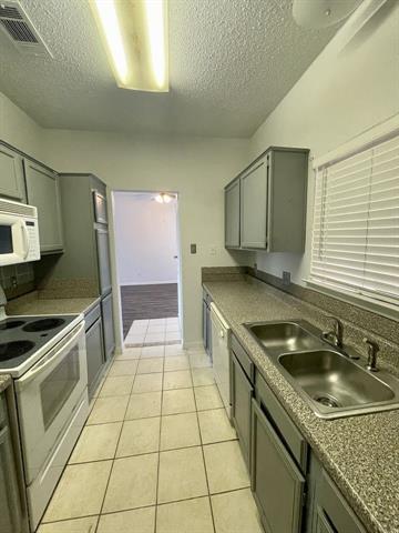 Foto del edificio - 5550 Spring Valley Rd