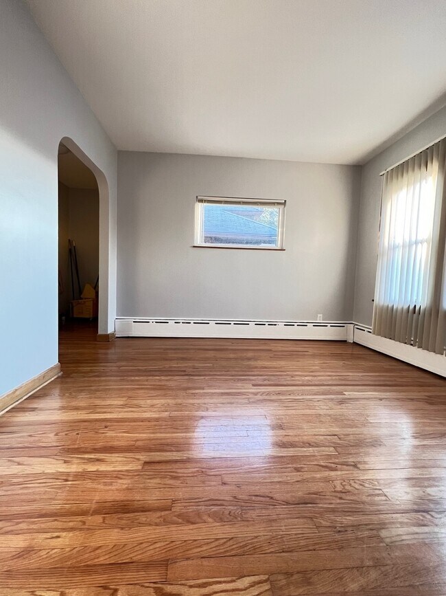 Foto del edificio - 1431 N Menard Ave