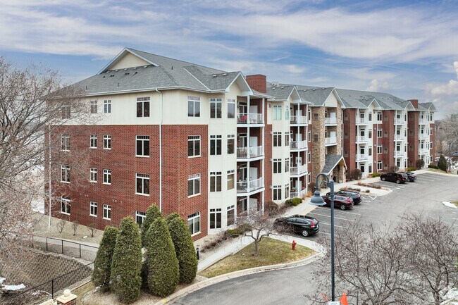 Foto del edificio - Steiger Lake Condos