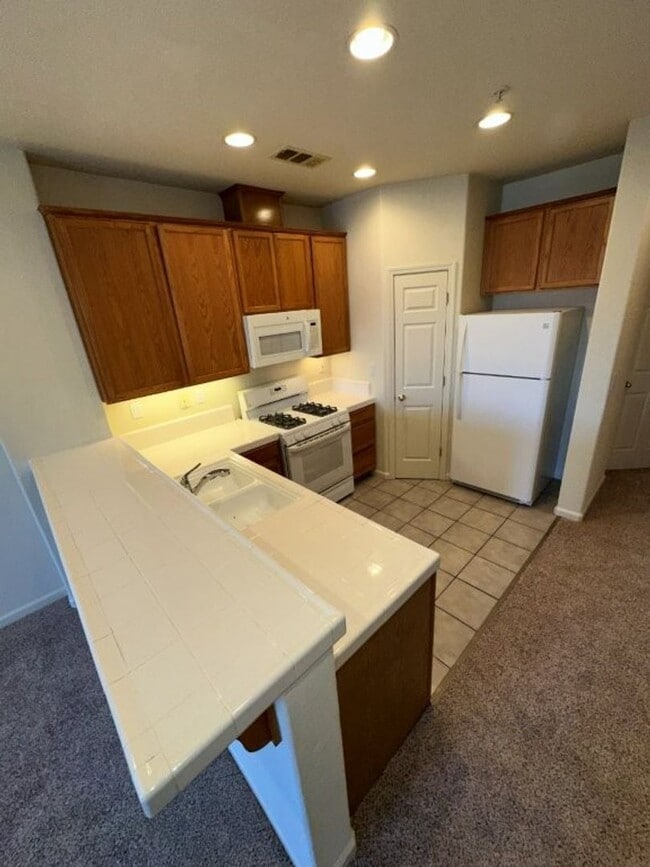 Building Photo - Nor Cal Realty, Inc. - 2 bedroom, 2.5 bath townhouse with 2 car garage