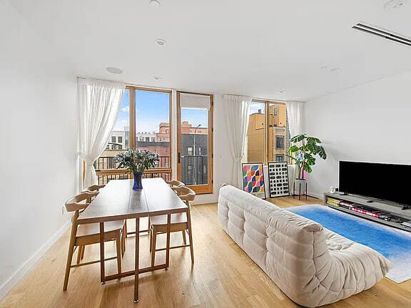 Foto del edificio - 42 Rochester Ave