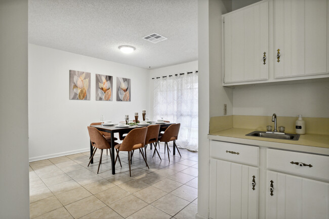 Foto del edificio - 1763 Briar Oak Dr