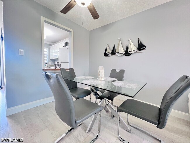 Foto del edificio - 400 Forest Lakes Blvd