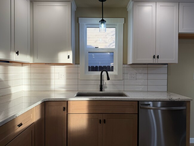 Foto del edificio - 919 Cove Arm Cir