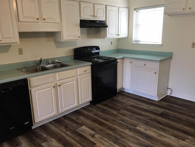 Building Photo - 907 Greencliff Rd