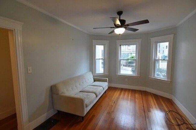 Living room - 24 Rowell St