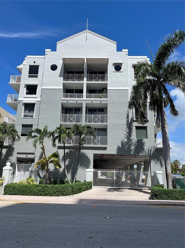 Foto del edificio - 2642 Collins Ave