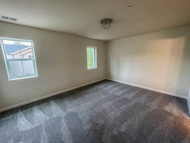 Foto del edificio - 3 Bed 2.5 Bath 2 Car Garage 1493sf Low maintenance yards. Prime Location.