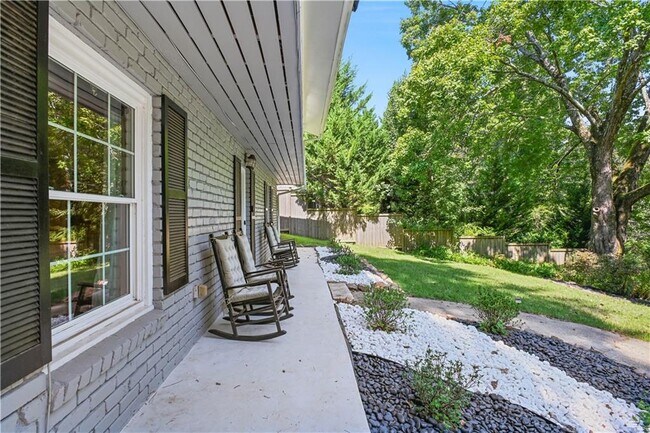 Foto del edificio - 1708 Childerlee Ln NE