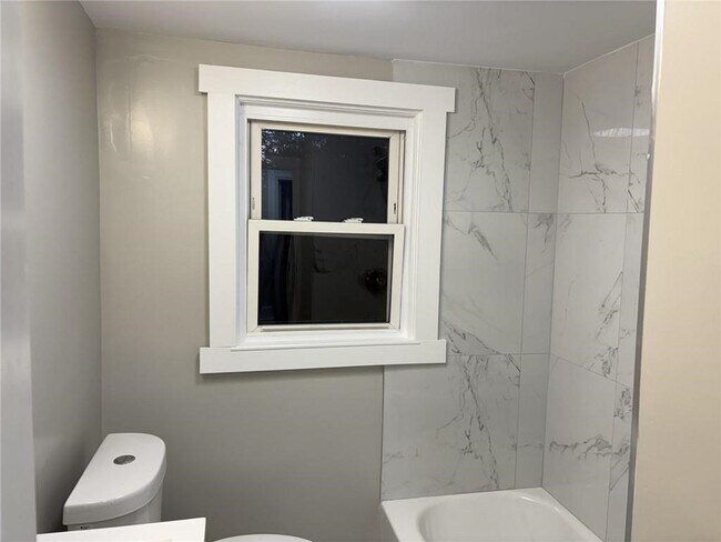 Building Photo - 610 Killingly St