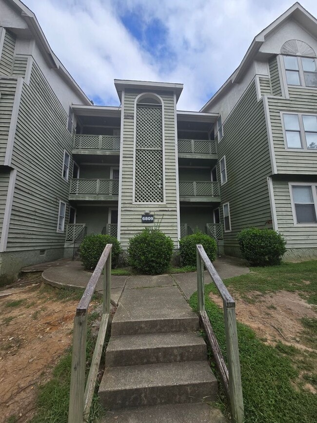 Building Photo - 6809 Willowbrook Dr