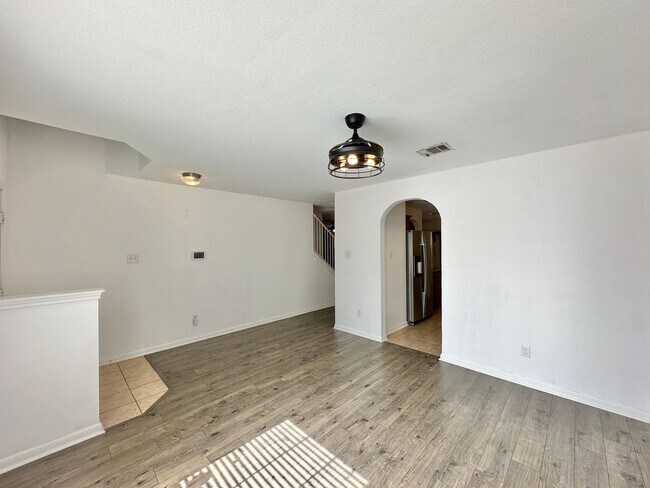 Foto del edificio - $250 Off 1st Month!  Viewable Now!  Small ...